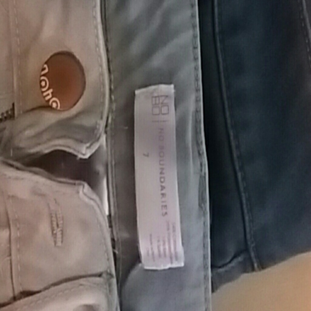 Shorts - Picture 2 of 3